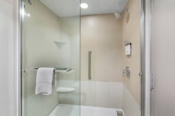 Standard Room, 2 Queen Beds, Accessible (Communications)