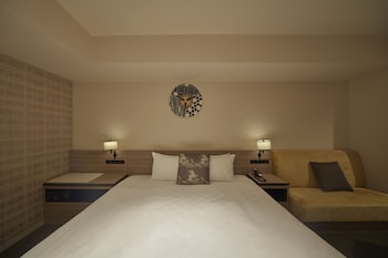 36th-37th Double Room, Non-Smoking (Panorama Floor)