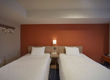 Standard Twin Room, Non Smoking (10th-24th)