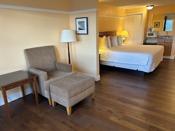 Standard Room, 1 King Bed
