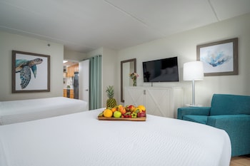 Suite (Pool Level)