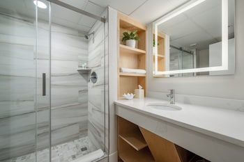 Suite, 1 King Bed (Side Ocean View)