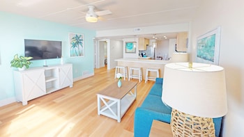 Family Condo, 2 Bedrooms, Oceanfront (Corner Balcony)
