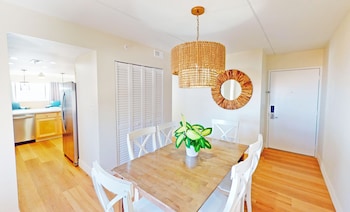 Family Condo, 2 Bedrooms, Oceanfront (Corner Balcony)