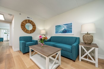 Suite, 2 Queen Beds, Pool View