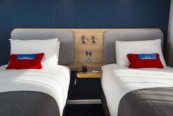 Standard Room, 2 Twin Beds (with Free Hot Breakfast)