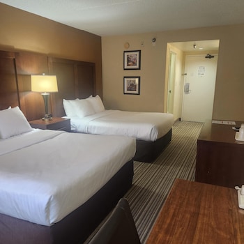 Standard Room, 2 Queen Beds, Non Smoking (Shower Only)