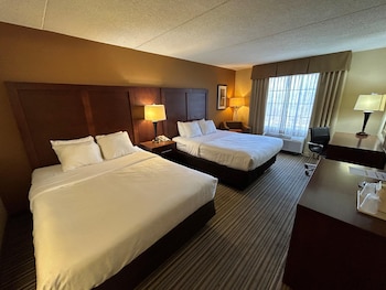 Standard Room, 2 Queen Beds, Non Smoking (Shower Only)
