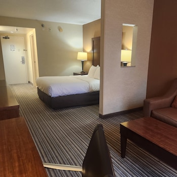 Standard Room, 1 Queen Bed, Non Smoking (with Sofabed)