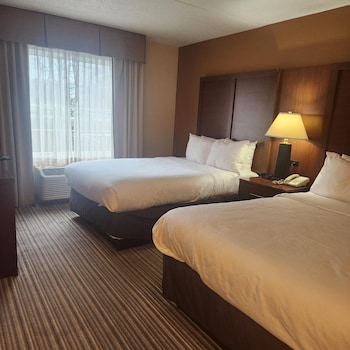 Family Room, Multiple Beds, Non Smoking (1 queen and 2 double beds)