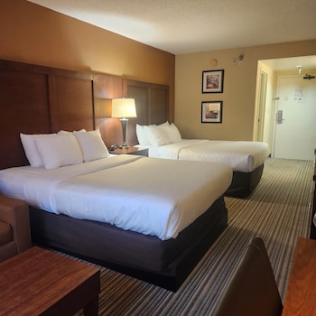 Standard Room, 2 Queen Beds, Non Smoking (with Single Sofabed)