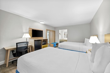 DD1 Standard Room, 2 Full Size Beds, Smoking
