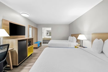 DD1 Standard Room, 2 Full Size Beds, Smoking