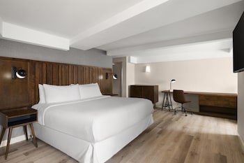 Suite, 1 King Bed, Non Smoking, Jetted Tub (Presidential;Shower Only)