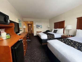 Standard Room, 2 Double Beds, Non Smoking, Refrigerator & Microwave