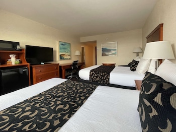 Standard Room, 2 Double Beds, Non Smoking, Refrigerator & Microwave