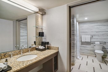 Room, 1 King Bed, Accessible (SHOWER)