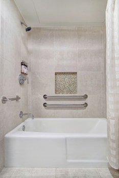 Room, 2 Queen Beds, Accessible, Bathtub