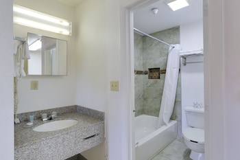 Room, 1 King Bed, Non Smoking, Kitchen