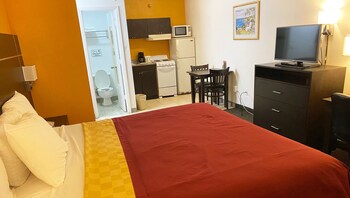 Room, 1 King Bed, Non Smoking, Kitchen