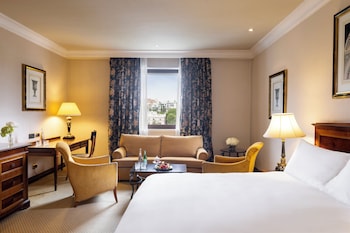 Junior Suite, 1 King Bed (Castellana View, Club Lounge Access)