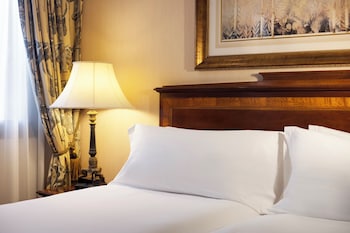 Premium Room, 1 King Bed (Club Lounge Access, Castellana View)