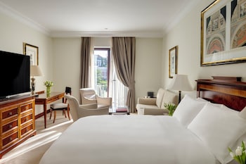 Junior Suite, 1 King Bed (Castellana View, Club Lounge Access)