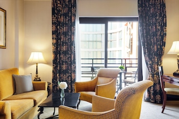 Suite, 1 King Bed, Terrace (Ambassador, Club Lounge Access)