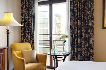 Suite, 1 King Bed, Terrace (Ambassador, Club Lounge Access)