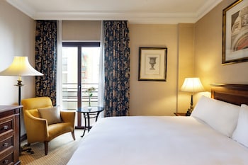 Suite, 1 King Bed, Terrace (Ambassador, Club Lounge Access)