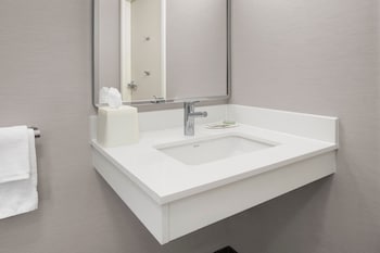 Room, 1 King Bed, Hearing Accessible