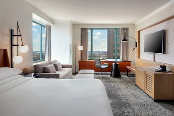 Executive Studio, 1 King Bed with Sofa bed