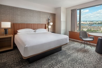Premium Room, 1 King Bed, River View