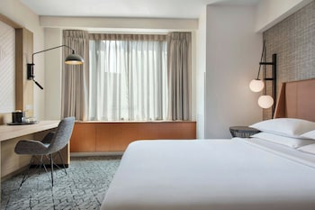 Room, 1 Queen Bed (Mobility/Hearing Accessible, Tub)