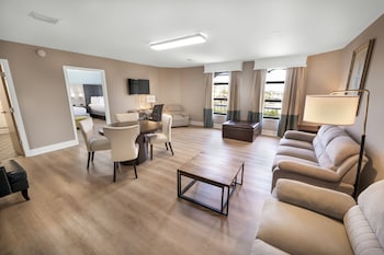 Suite, Multiple Beds, Non Smoking, Kitchen (Walk-in Shower)