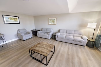 Suite, 1 King Bed, Non Smoking, Balcony