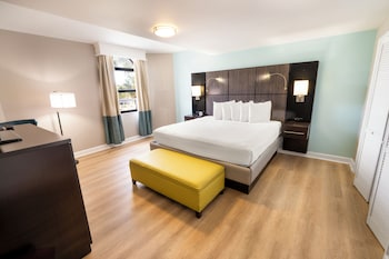 Suite, 1 King Bed, Non Smoking, Balcony