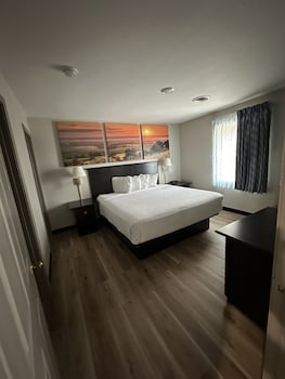 Deluxe Suite, 1 King Bed, Non Smoking (1 Bedroom)