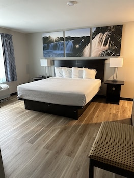 Deluxe Suite, 1 King Bed, Non Smoking (1 Bedroom)