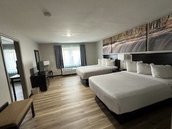 Deluxe Suite, 2 Queen Beds, Non Smoking (1 Bedroom)