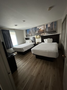 Suite, 2 Bedrooms, Non Smoking (1 King and 2 Double Beds)