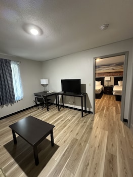 Deluxe Suite, 1 King Bed, Non Smoking (1 Bedroom)