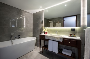 Standard Room, 2 Twin Beds, Club Lounge Access, Sea View (Lounge Access)