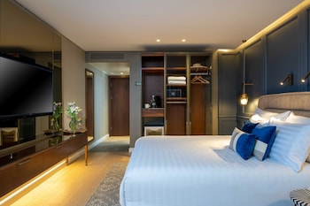 Standard Room, 1 King Bed, Club Lounge Access (Lounge Access)