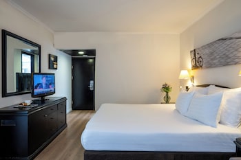 Standard Room, 1 King Bed (Mid Floor)