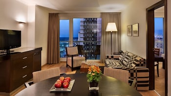 Junior Suite, 1 King Bed, Club Lounge Access (Lounge Access)