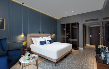 Standard Room, 1 King Bed, Club Lounge Access (Lounge Access)