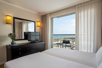 Junior Suite, 1 King Bed, Club Lounge Access (Lounge Access)