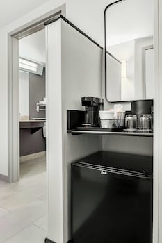 Room, 1 King Bed, Transfer Shower