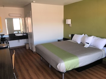 Standard Room, 1 King Bed, Accessible, Non Smoking